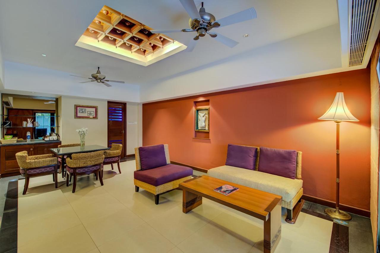 Radisson Blu Resort Temple Bay Mamallapuram Экстерьер фото A living room in a suite at the Royal Thai Suite