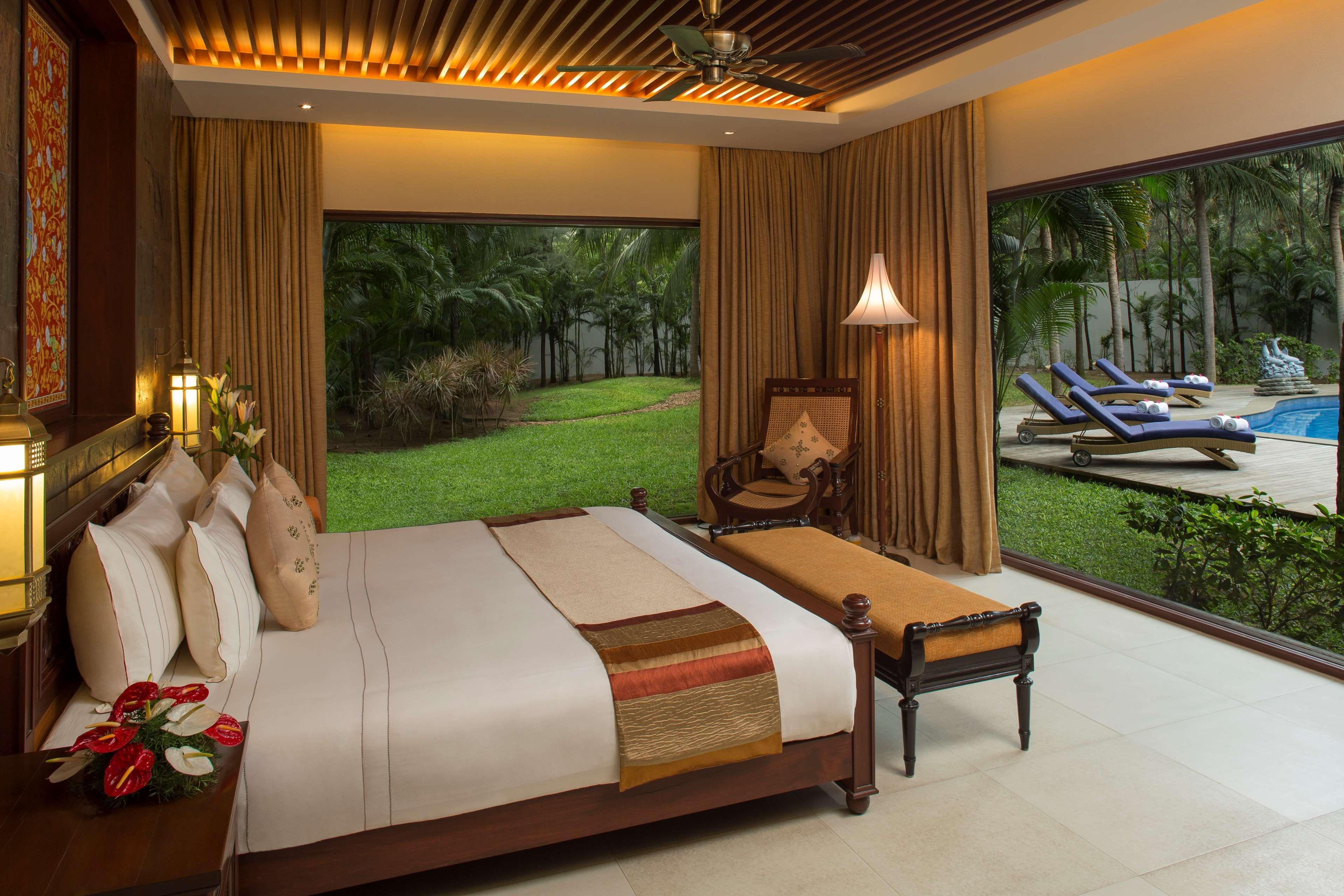 Radisson Blu Resort Temple Bay Mamallapuram Экстерьер фото A bedroom at the resort