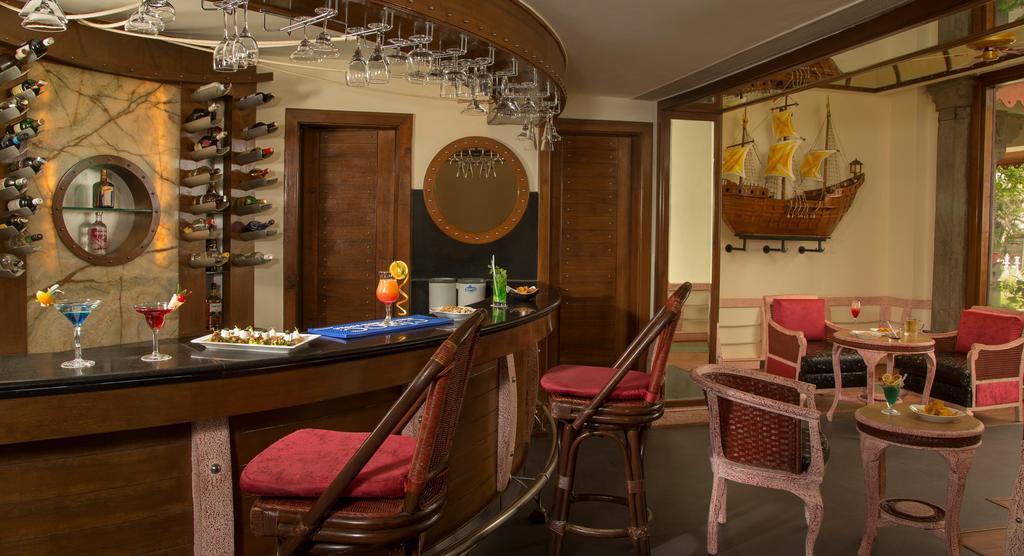 Radisson Blu Resort Temple Bay Mamallapuram Экстерьер фото The bar at the hotel